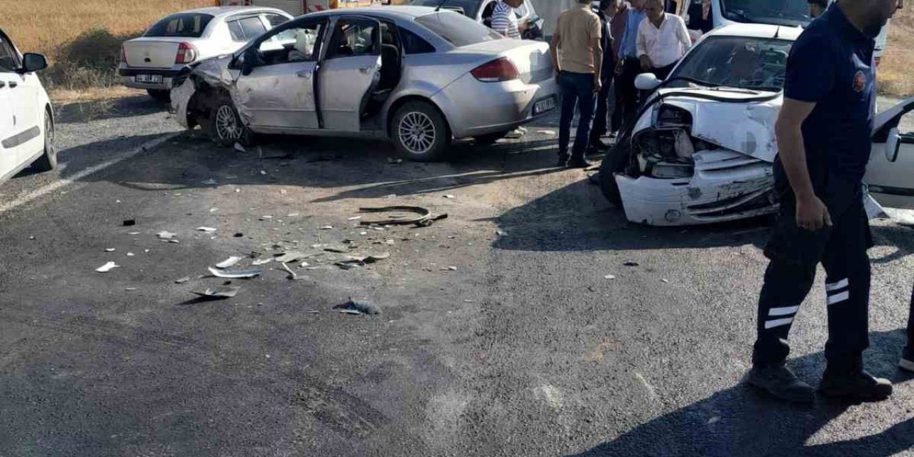 Başkale'de Trafik Kazası: 7 Yaralı