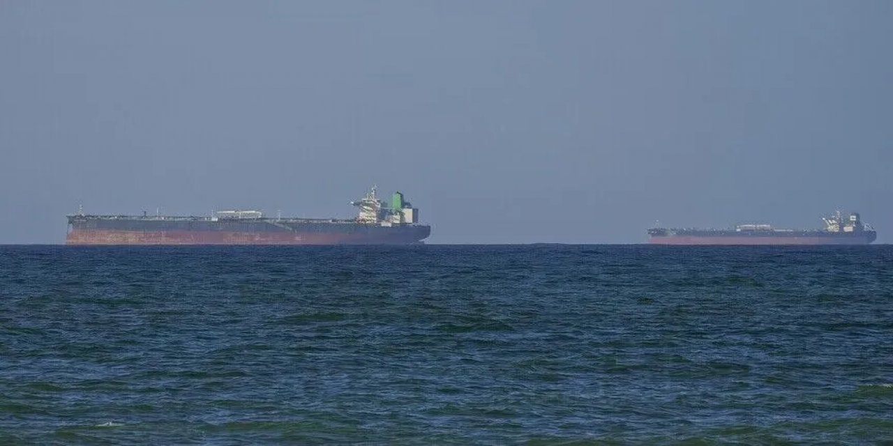 BAE'ye Ait İki ADNOC Tankeri Hürmüz Boğazı'nda Hedef Alındı