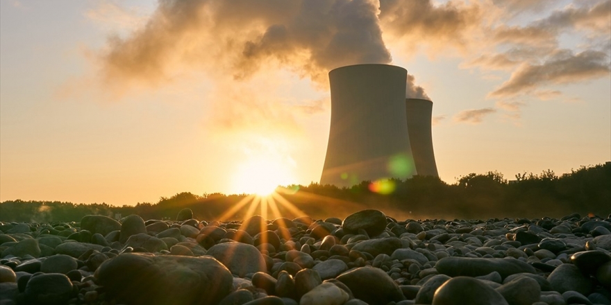 Petrol Bağımlılığını Azaltmak İsteyen Riyad Nükleer Enerjiye Yöneliyor