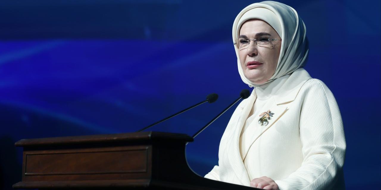 Emine Erdoğan AK Parti'nin 25. Kuruluş Yıl Dönümünü Kutladı