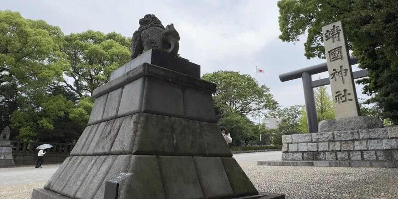 Çin, Japonya Başbakanı Takaiçi'nin Yasukuni Tapınağı'na Adak Göndermesini Protesto Etti