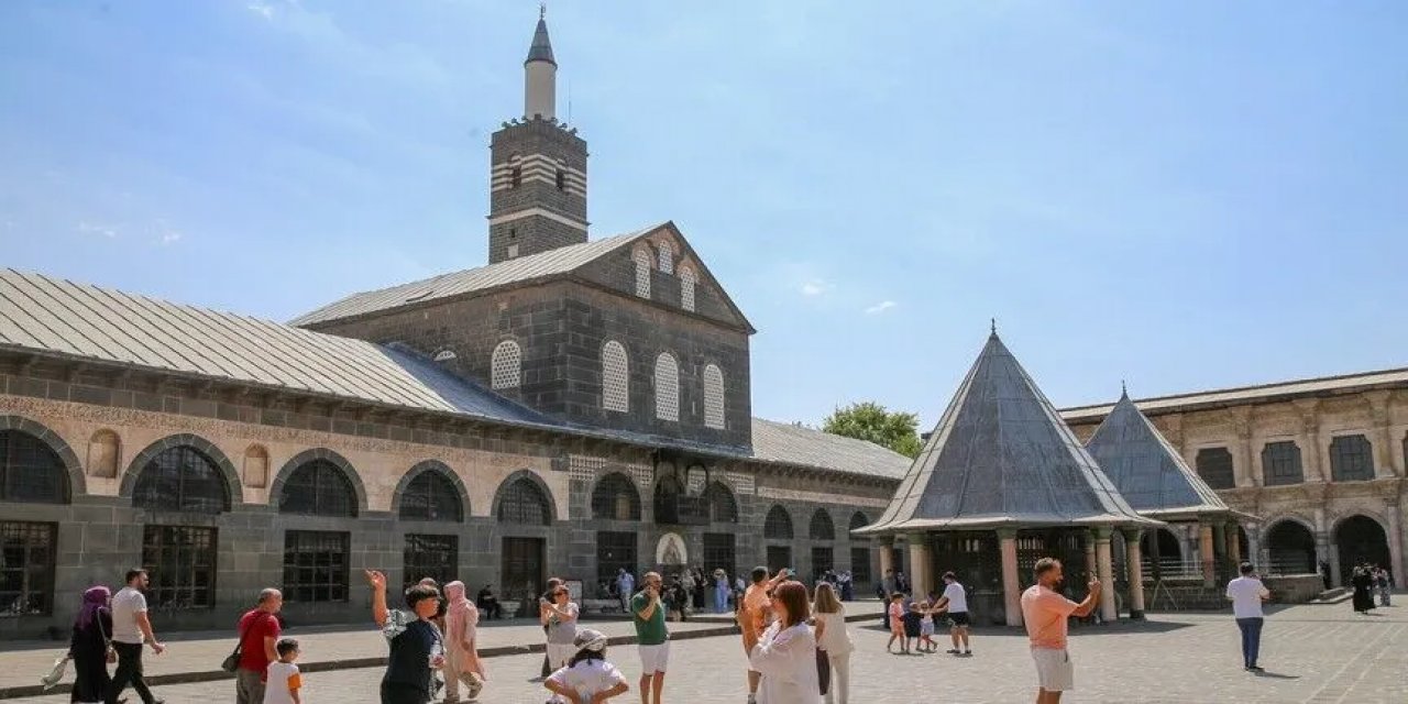 Diyarbakır'ın 16 Yıl Sonra Süper Lig'de Temsil Edilmesi Turizmde Beklentiyi Artırdı