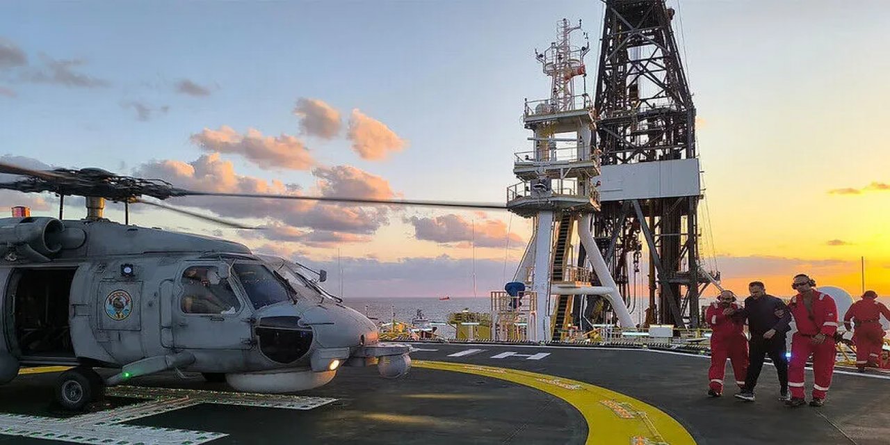 Fatih Sondaj Gemisinde İş Kazası Geçiren Personel Deniz Kuvvetlerinin Helikopteriyle Tahliye Edildi