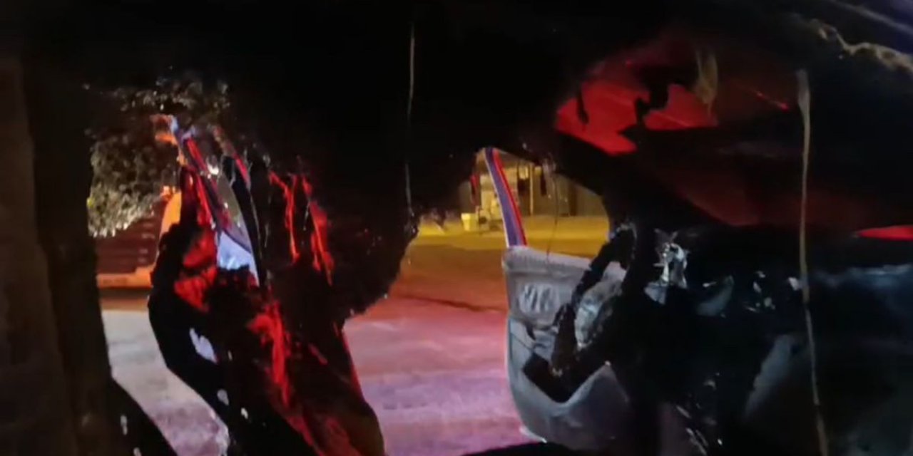 Yüksekova'da Otomobilde Yangın: Alevlerden Son Anda Kurtuldular