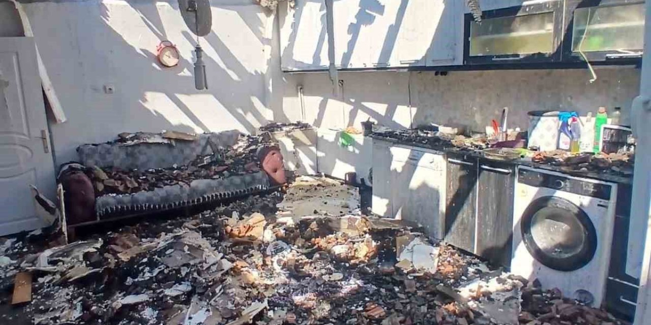 Eskişehir’de Müstakil Ev Çıkan Yangında Küle Döndü