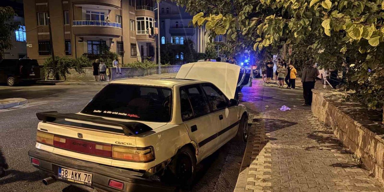 Kayseri'de Kaza: 2 Yaralı, Sürücü Kaçtı