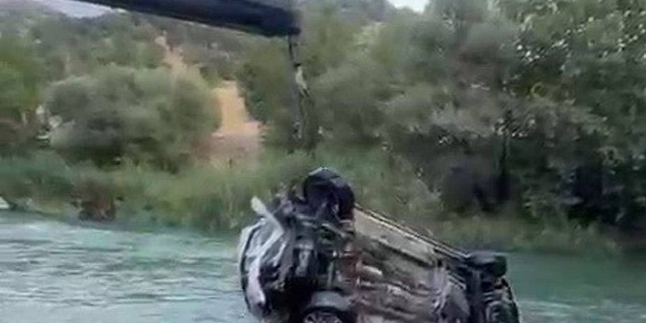 Gölbaşı'nda Otomobil Göksu Çayı'na Düştü