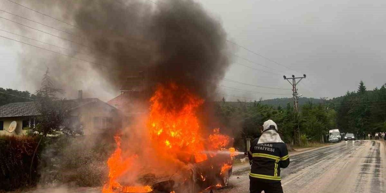 Niksar'da Yanan Otomobilden Patlama
