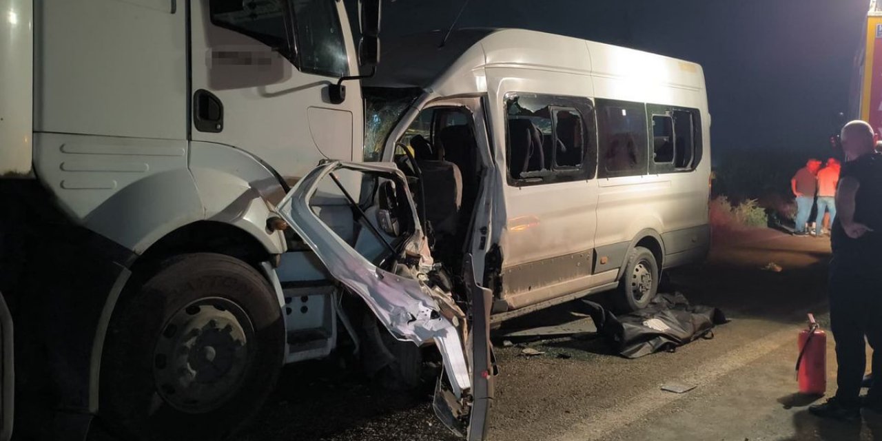 Hatay'da İşçi Servisi Tırla Çarpıştı: 1 Ölü, 15 Yaralı