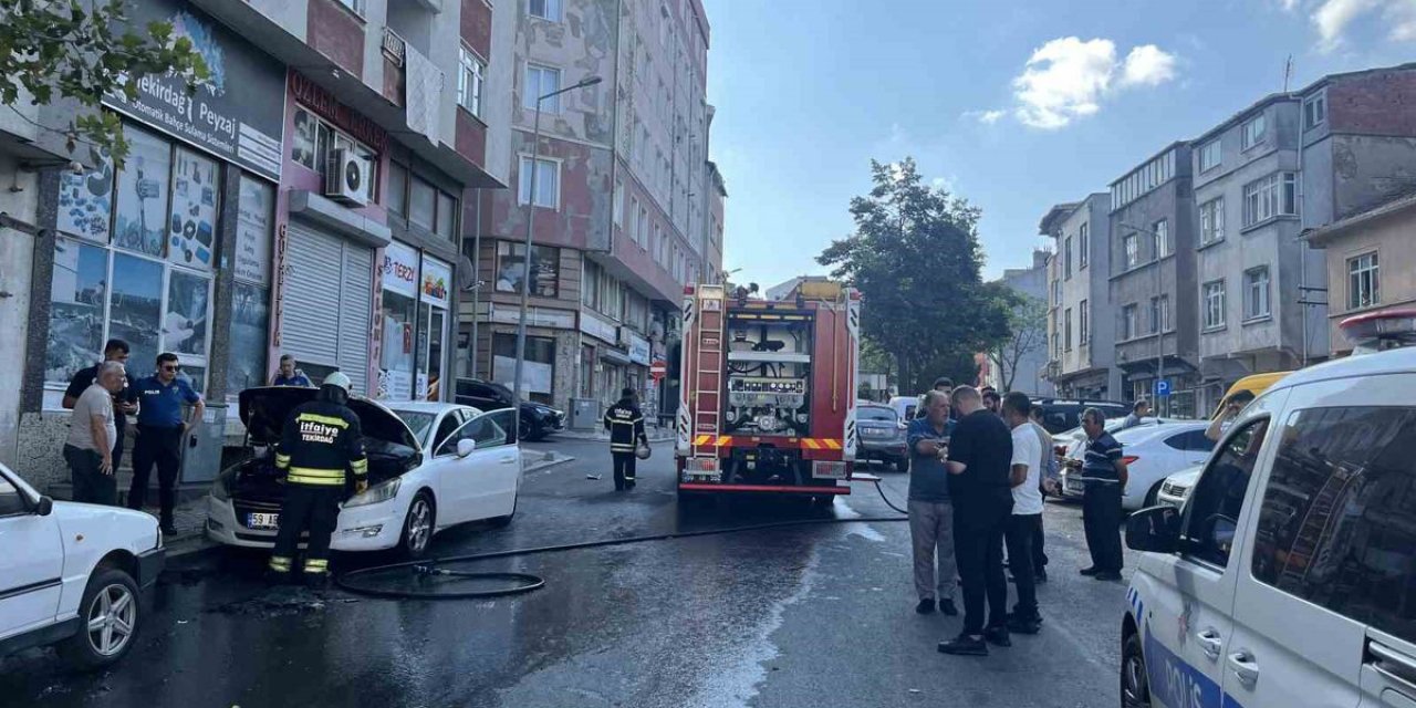 Çorlu'da Park Halindeki Araç Yandı
