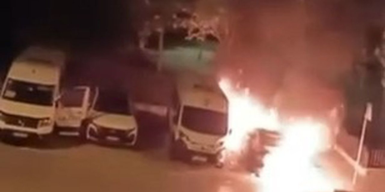 Küçükçekmece'de Araç Yangını