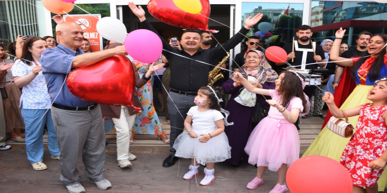 Minik Berra Hem Kanseri Yendi Hem Yeni Yaşını Kutladı