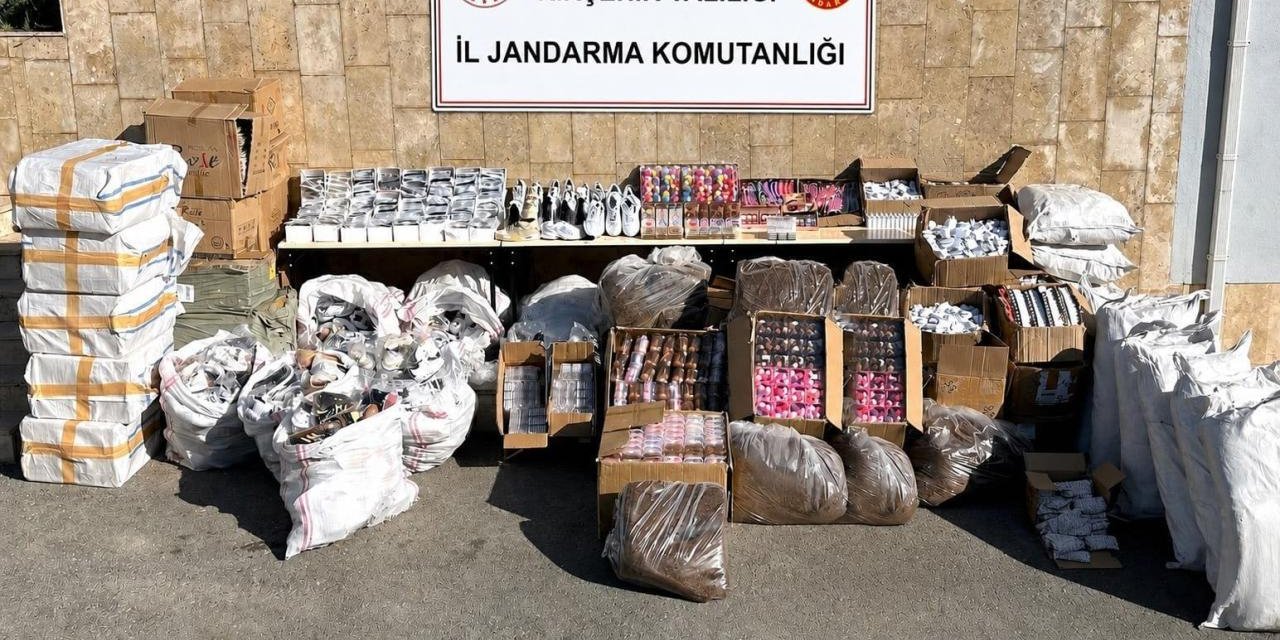 Kırşehir'de Kaçakçılık Operasyonu: 5 Bin 23 Ürün İle 500 Kilogram Çay Ve Tütün Ele Geçirildi