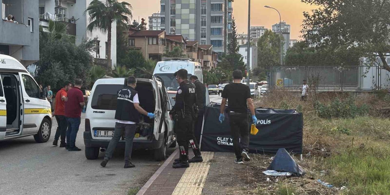 Adana’da Alacak Verecek Kavgası Kanlı Bitti: Baba Ve Oğlu Öldü, Anne Yaralı