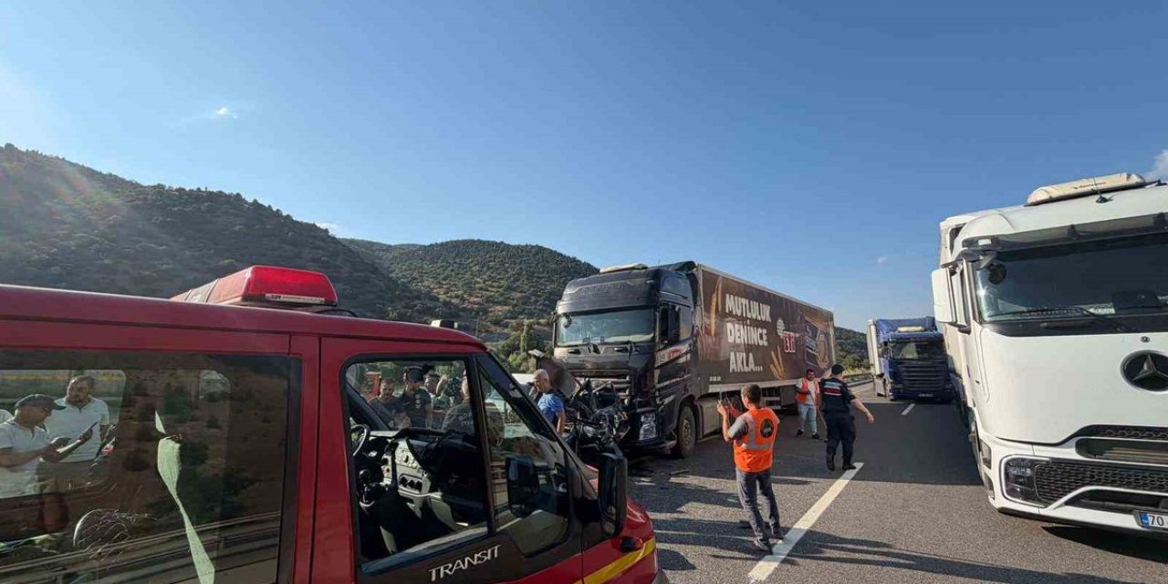 Bilecik'te Trafik Kazası: Bir Kişi Sıkıştı