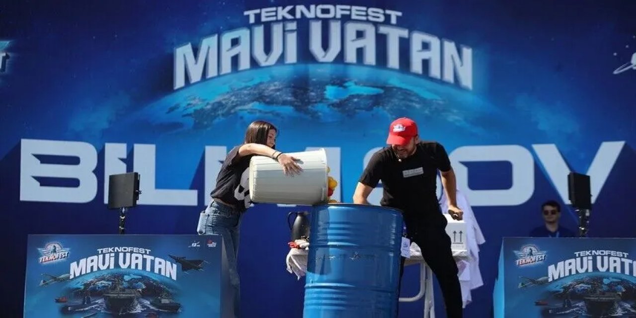 TEKNOFEST Mavi Vatan'da Çocuklar, Bilim Şovunda Deneylere Katıldı