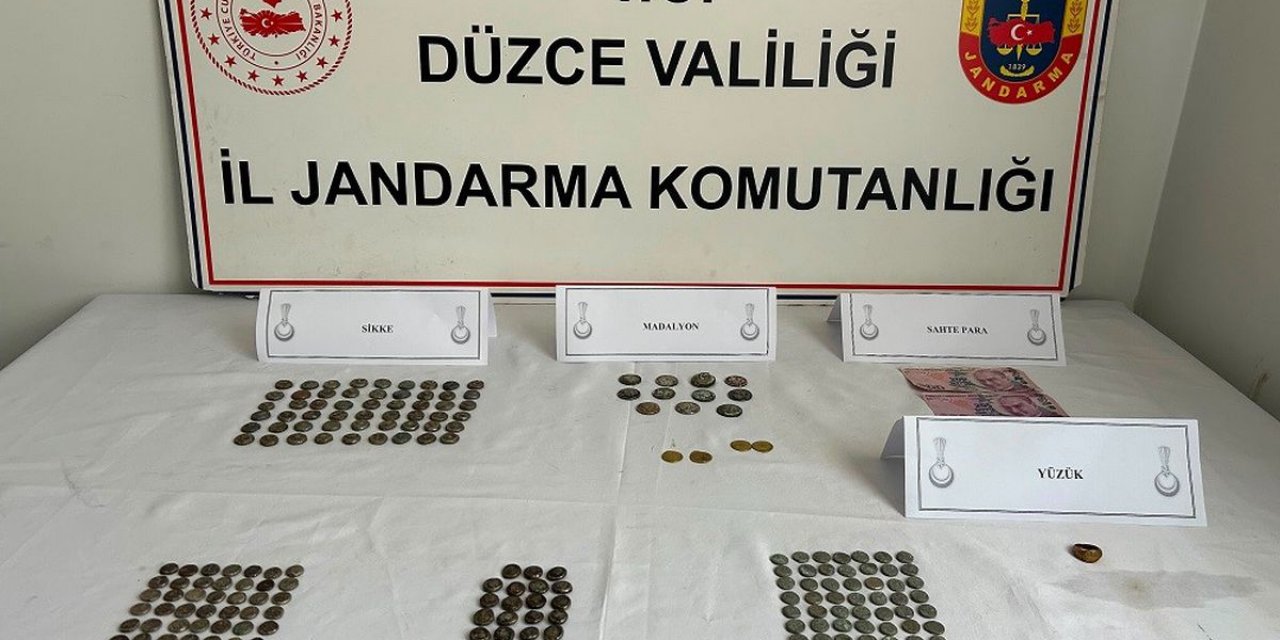 Düzce'de Tarihi Eser Operasyonu: 196 Sikke Ele Geçirildi