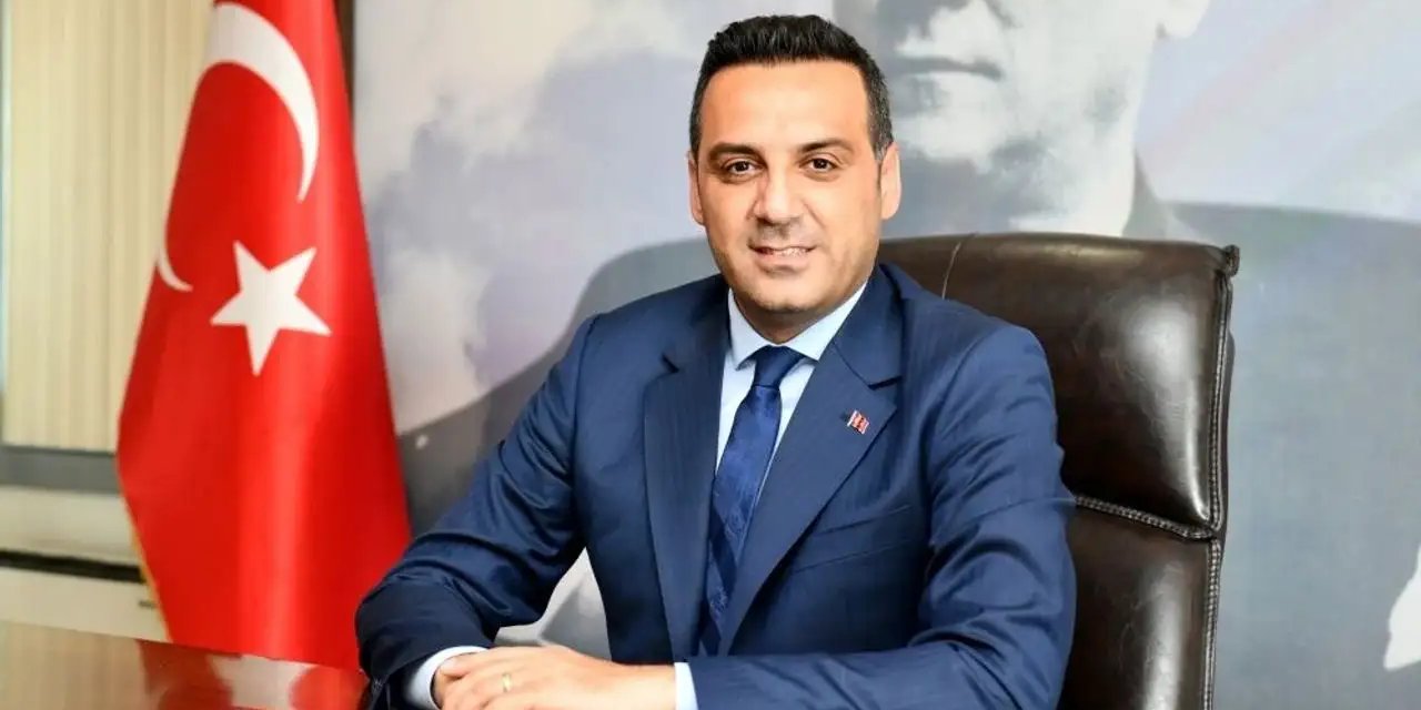 Çiğli Belediye Başkanı Onur Emrah Yıldız'ın Aracına Silahlı Saldırı