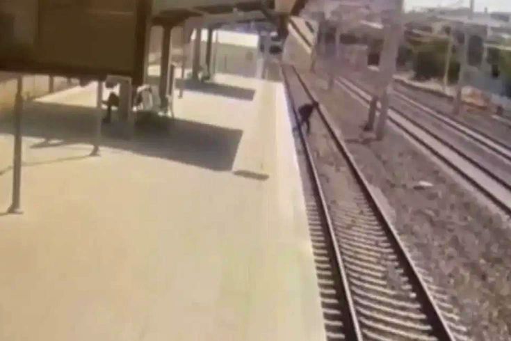 Ankara'da Tren Raylarına Atlayan Doktor Hayatını Kaybetti
