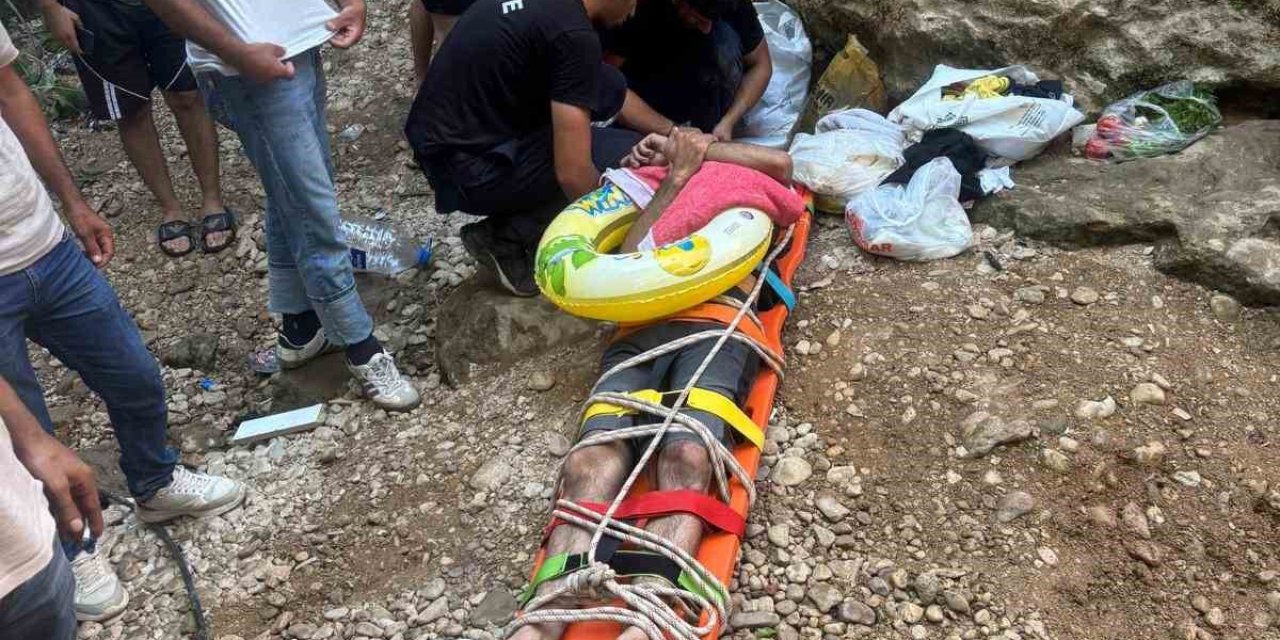 Kızıltepe'de Kayalıklardan Düşen Yaralı Kurtarıldı