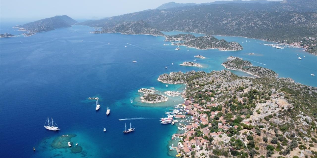 Turizmin Başkenti Antalya'da 10 Milyon Turist Barajı Geçildi