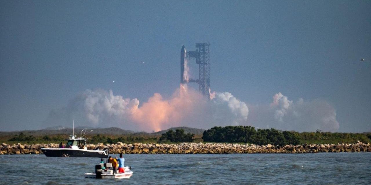 SpaceX Roketi Havada Yakalama Planını Erteledi: Elon Musk Birkaç Ay Sonrasını İşaret Etti