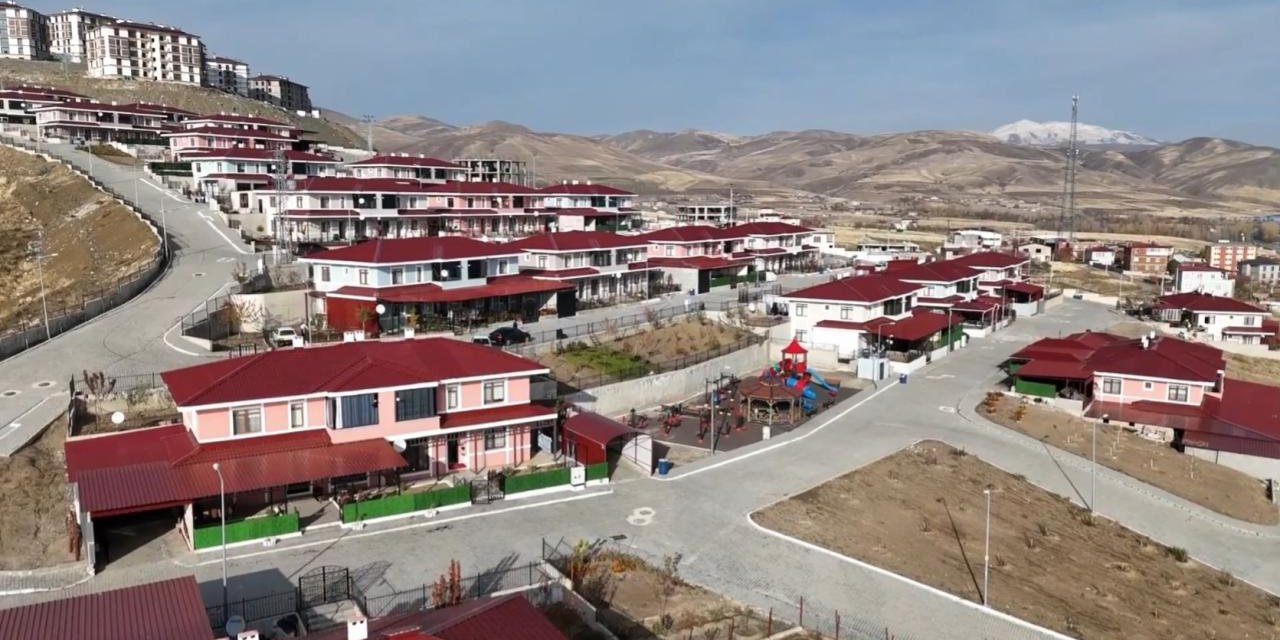 Ahıska Türkü Aileler Yeni Evlerine Yerleşiyor
