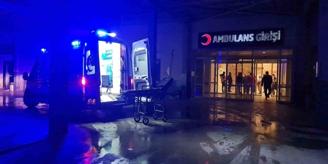 Minibüs Tarlaya Uçtu: 1 Ölü, 2 Yaralı