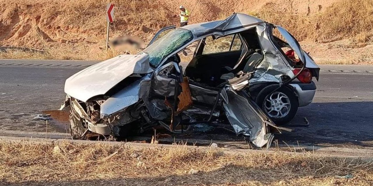 Gaziantep'te Otomobiller Çarpıştı: 3 Ölü, 3 Yaralı