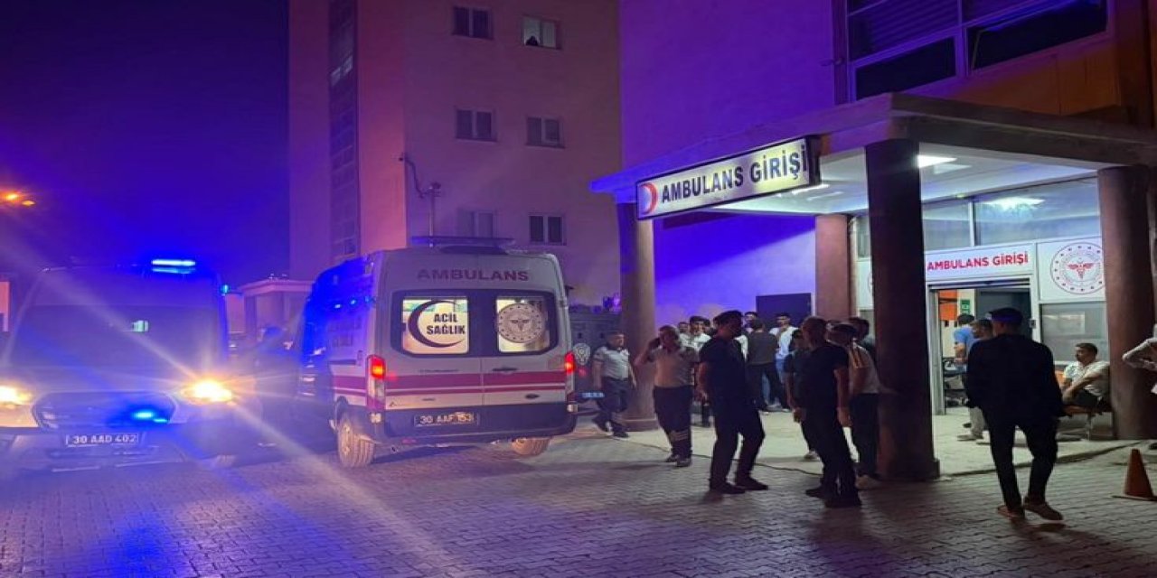 Hakkari'de Düğün Öncesi Damat Ve 2 Yakını Taşlı Sopalı Kavgada Yaralandı