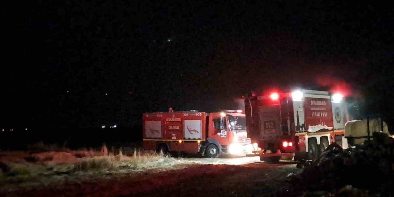 Silvan'da Anız Yangınına Müdahale Ediliyor