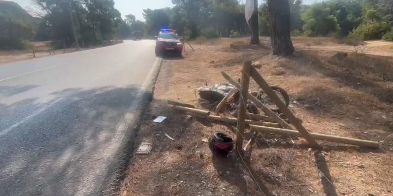 Manavgat'ta Motosiklet Tel Çitlere Çarptı: 2 Yaralı
