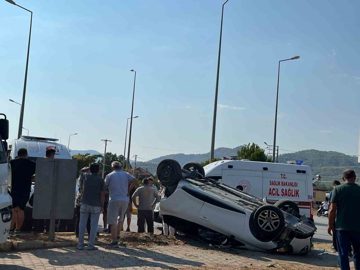 Fethiye-Antalya Yolunda Kaza: 4 Yaralı