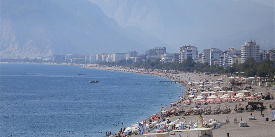Antalya 15 Milyon Turistle Rekora İmza Attı