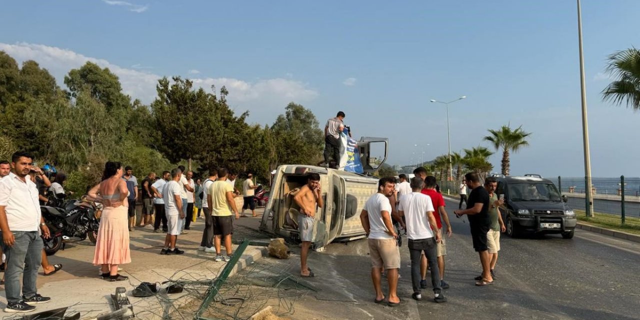 Alanya'da Trafik Kazası: İki Yaralı