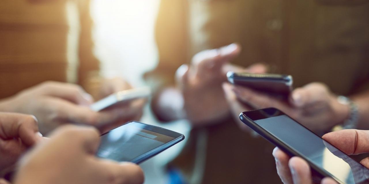 Akıllı Telefon Kullanıcıları Cihaz Güncellemelerinde Bilgisayar Kullanıcılarını Geride Bıraktı