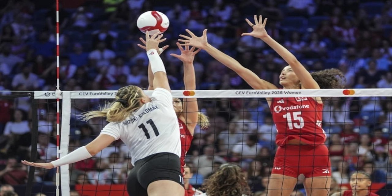 Milli Voleybolcuların 3'te 3 Mutluluğu
