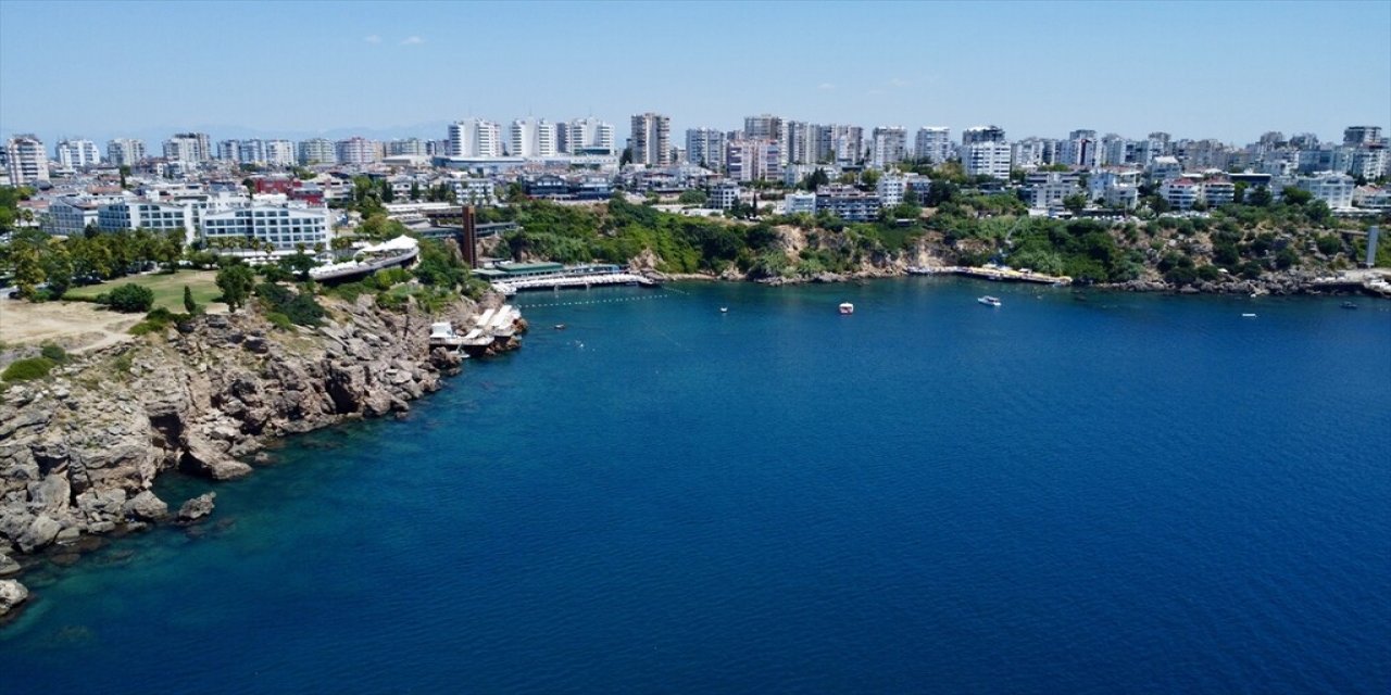 Antalya'da Falez Parkı'nda Denize Atık Su Sızıntısı