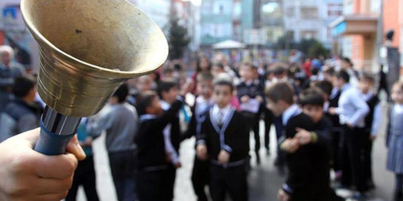 Okul Kıyafetlerinde Yeni Dönem! Arma Zorunluluğu Geri Getirildi