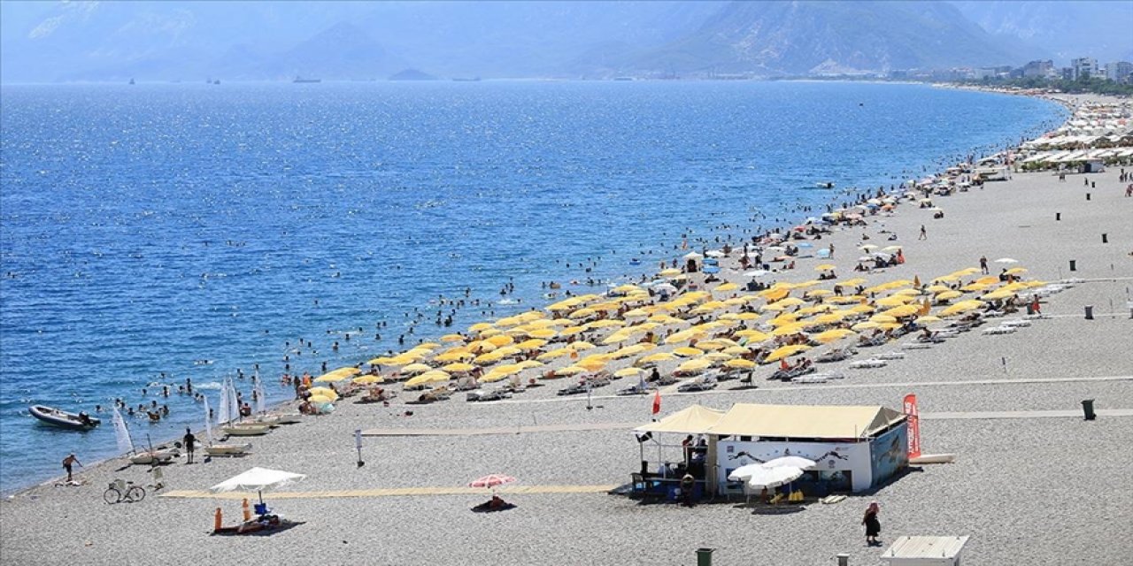 Zonguldak'ta Sıcaktan Bunalanlar Plajlarda Serinledi