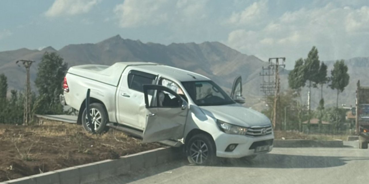 Yüksekova'da Trafik Kazası: 4 Yaralı