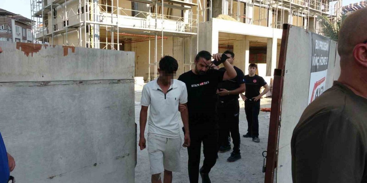 Çatıya Çıkan İşçi Para Hesabına Yatınca Aşağıya İndi