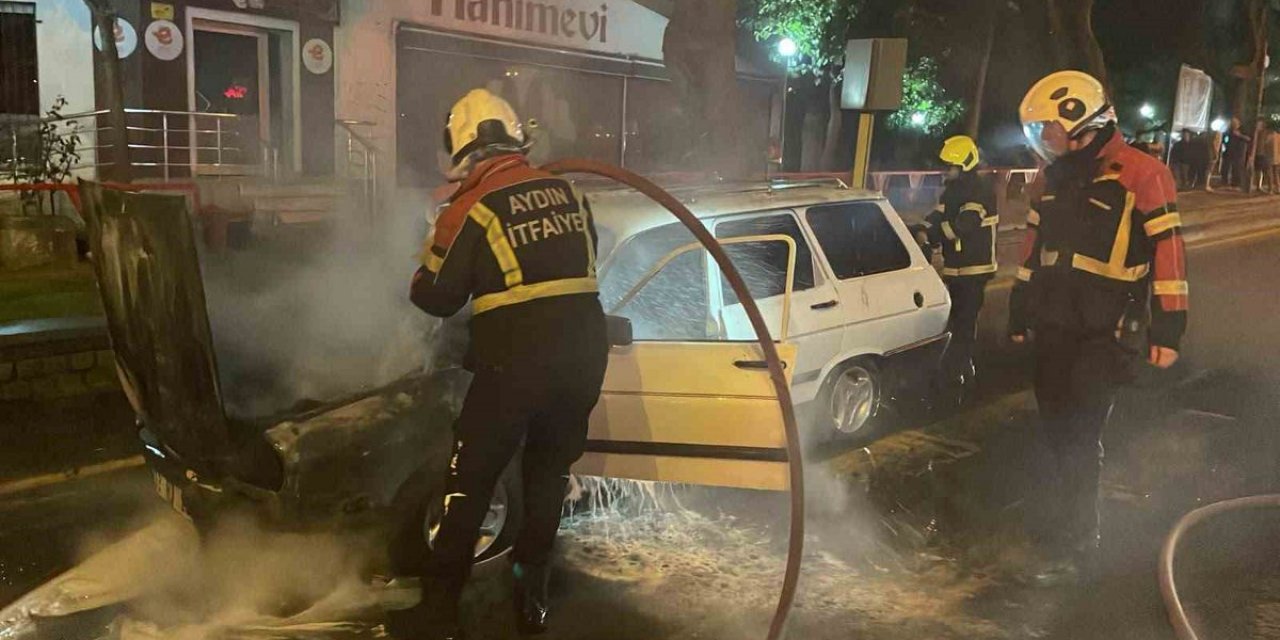 Seyir Halindeyken Alev Alan Otomobil, Kullanılamaz Hale Geldi
