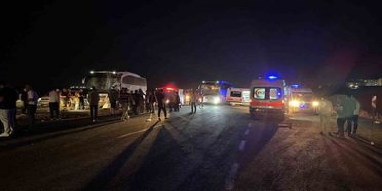 Kutlama Dönüşü Kaza: Yolcu Otobüsleri Çarpıştı, 13 Kişi Yaralandı