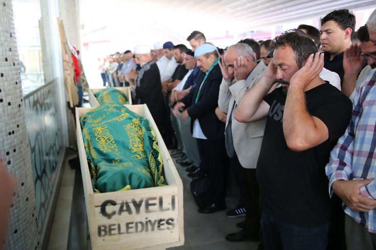 Denizde Boğulan İki Kardeş Son Yolculuğuna Uğurlandı! Ortaya Çıkan Detay Kahretti
