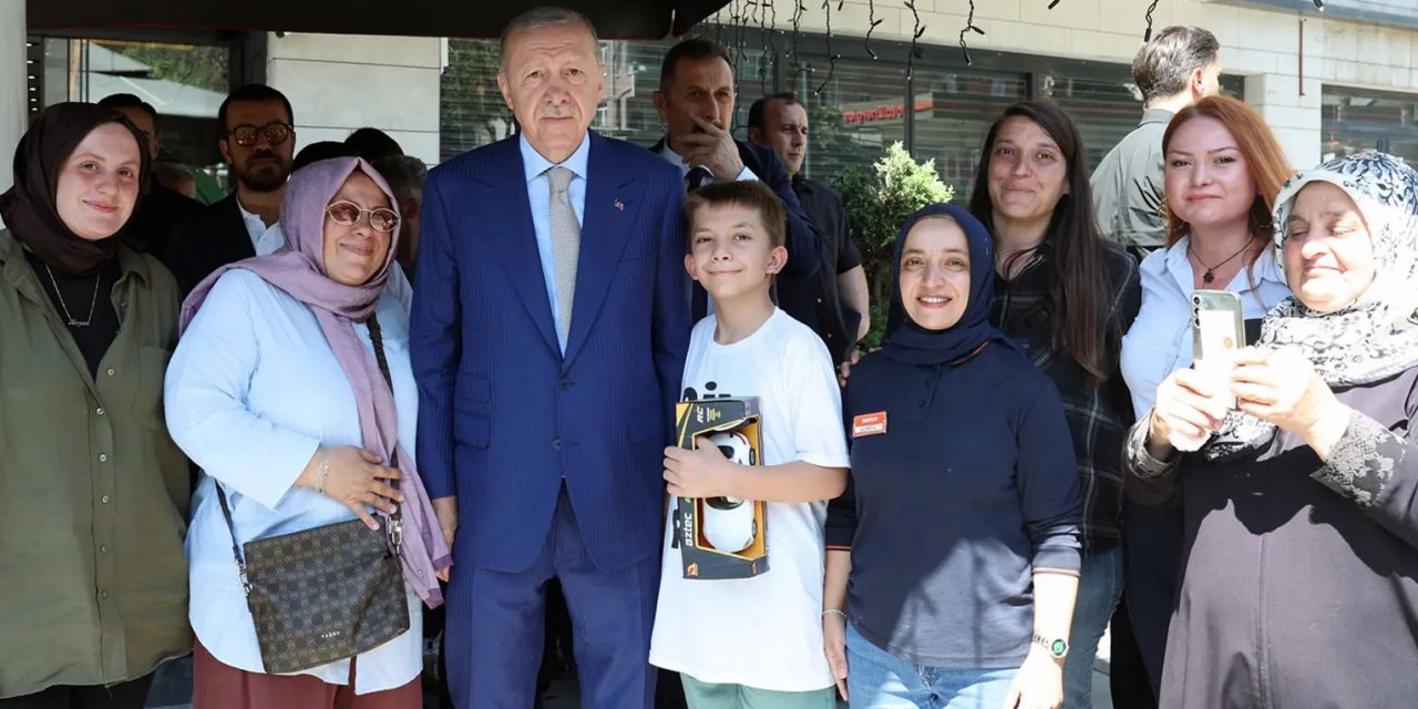 İstanbul'da Sürpriz Ziyaret! Cumhurbaşkanı Erdoğan Vatandaşlarla Sohbet Etti