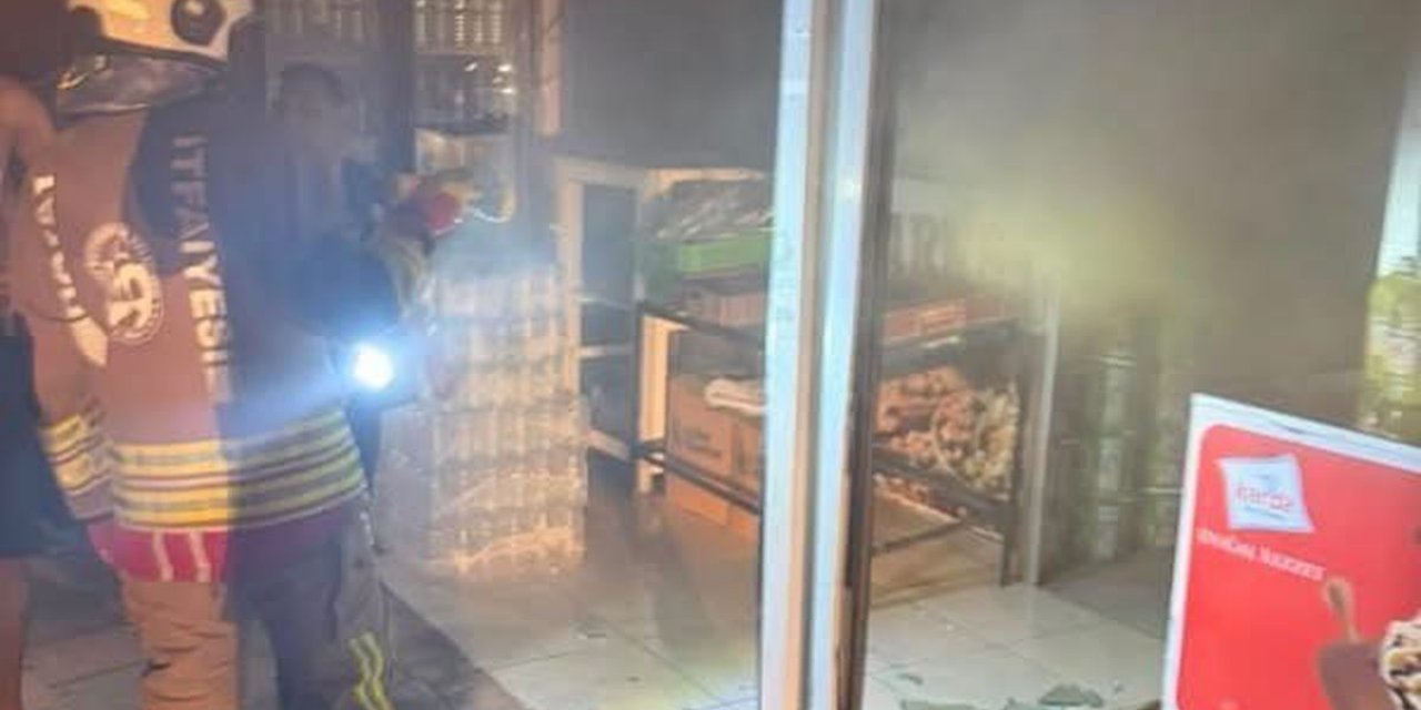 Reyhanlı'da Market Yangını Kontrol Altında