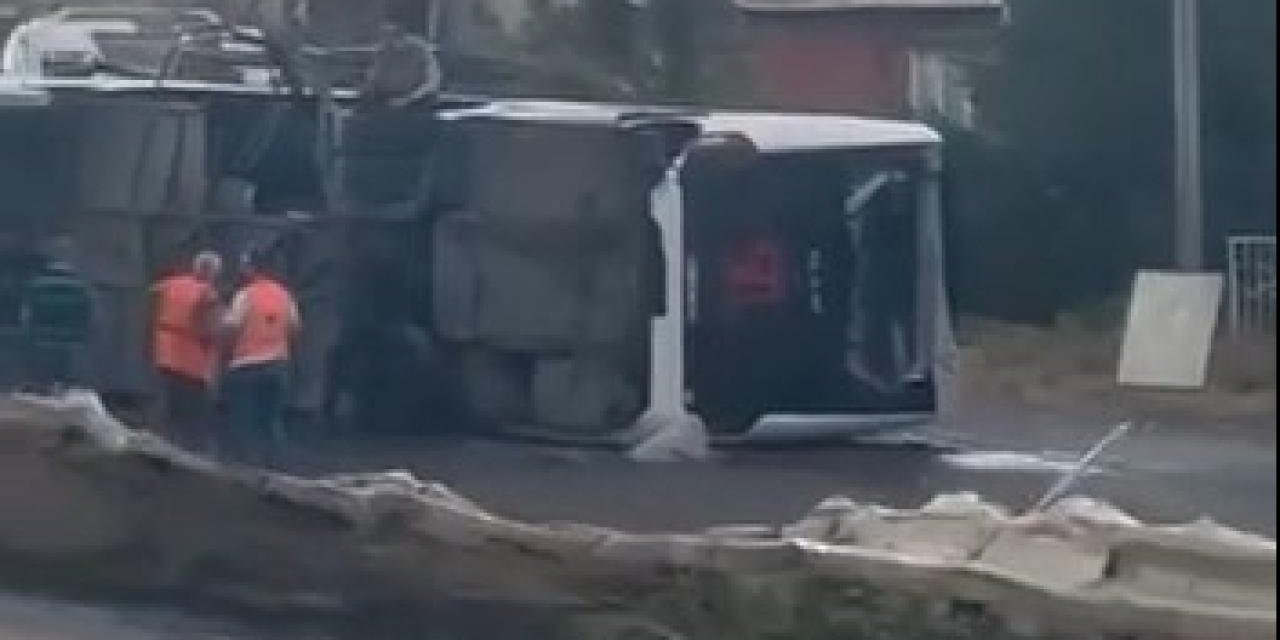 İstanbul'da Servis Otobüsü Devrildi: 15 Yaralı