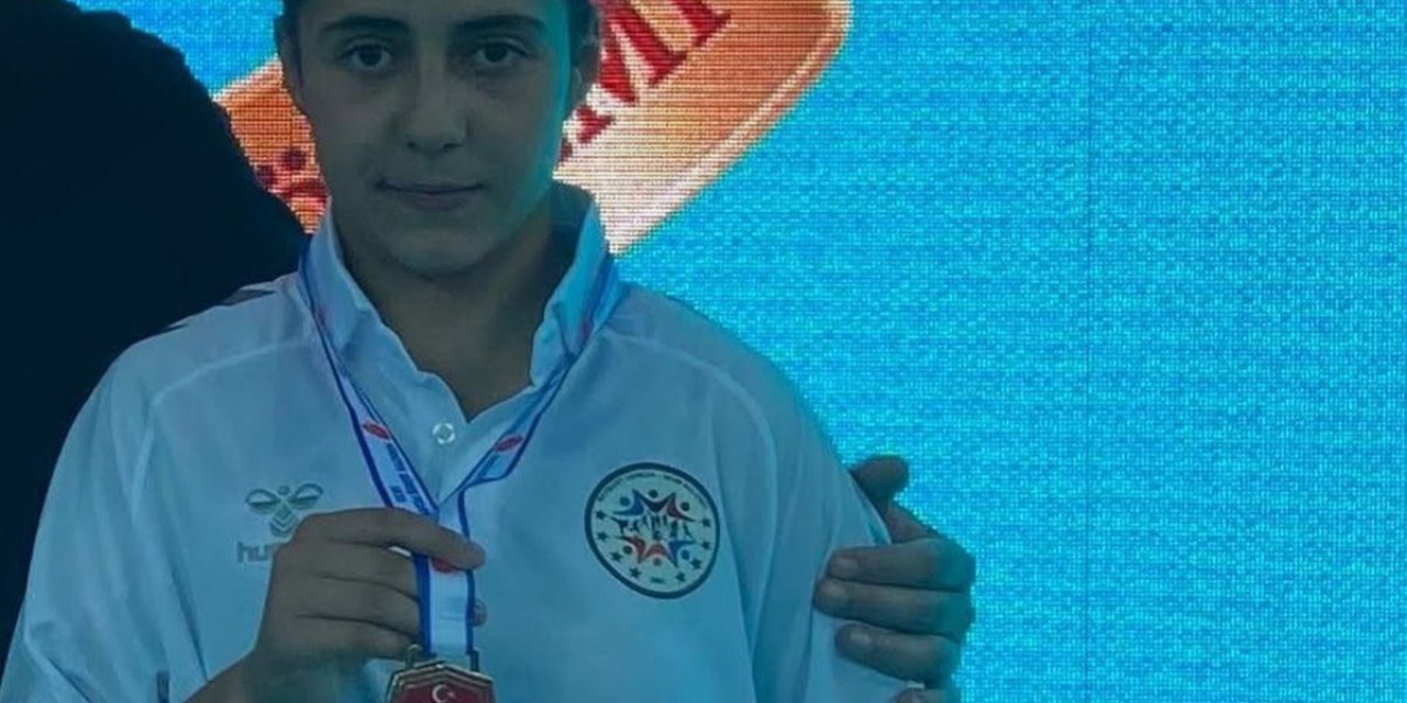 Ecrin Akbulut'tan Türkiye Şampiyonluğu