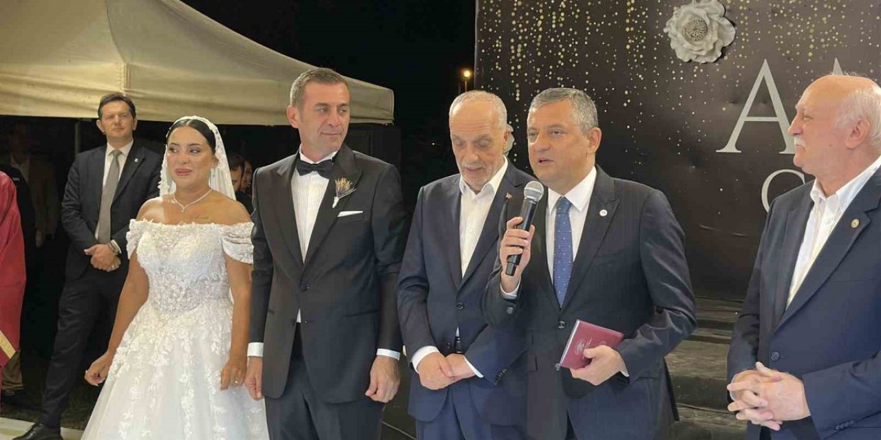 Özgür Özel, Yeni Parti Sakarya İl Başkanının Düğününe Katıldı